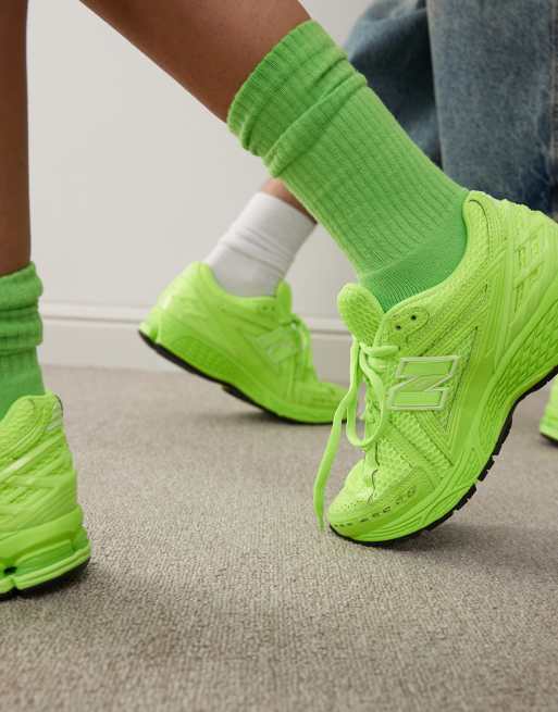 New Balance - 1906 - Sneakers in neon groen, exclusief bij ASOS, 3 van 4