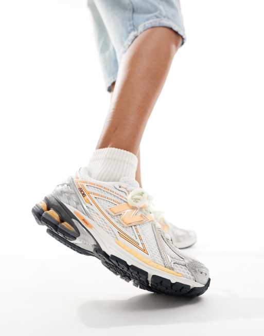 New Balance 1906 – Srebrne buty sportowe z neonowopomarańczowymi detalami, tylko w ASOS