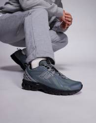 New Balance 1906 unisex toggle trainers in grey and black