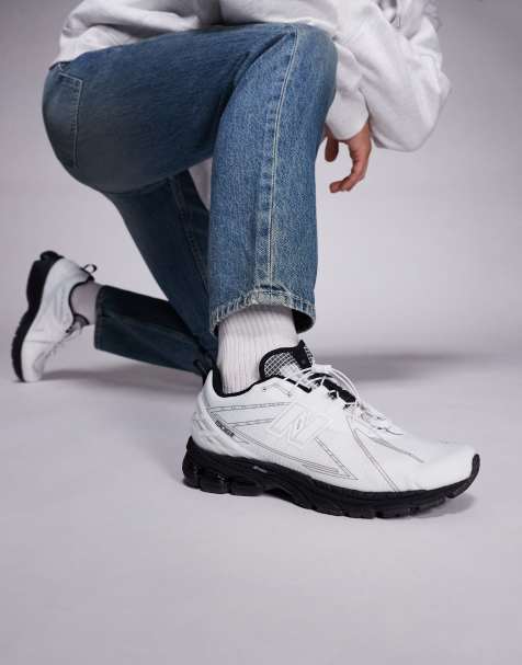 New Balance – 1906 – Vita och svarta träningsskor i unisex-modell med dragsko - view 1