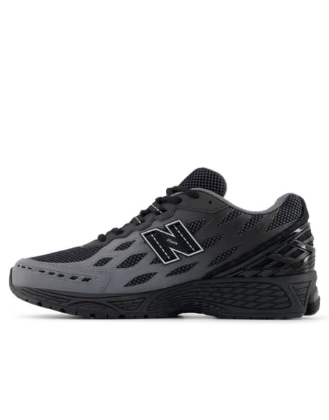 New Balance 1906w trainers in black - view 1