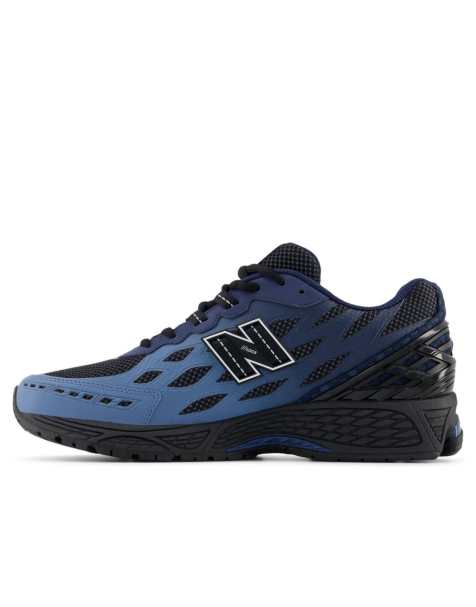 New Balance 1906w trainers in black - view 1