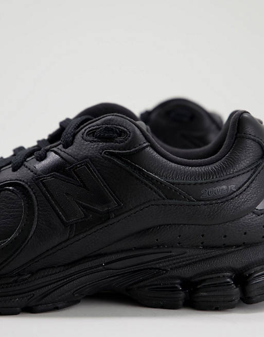 New Balance 200 chunky sneakers in black