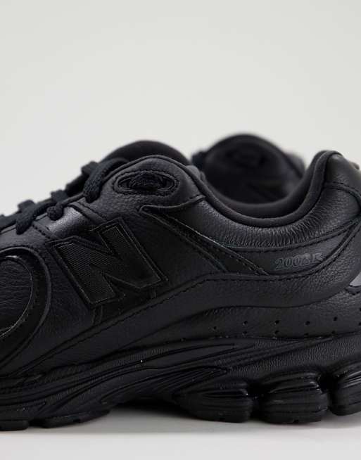 New Balance 200 chunky sneakers in black New Balance 200 chunky sneakers in black