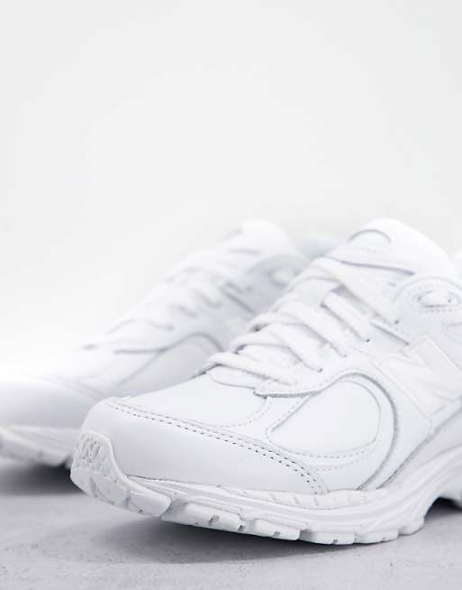 New Balance 200 chunky sneakers in white New Balance 200 chunky sneakers in white