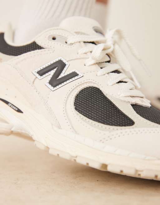 New Balance – 2002 – Beige och svarta träningsskor, 4 av 5