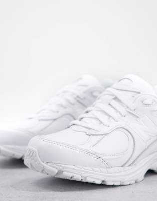 chunky white sneakers new balance