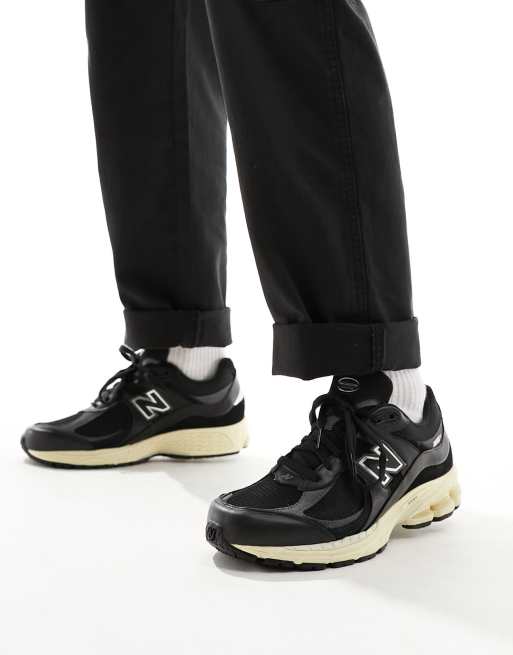 New Balance – 2002 – Czarne skórzane buty sportowe | ASOS