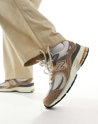 New Balance - 2002 - Sneaker in Braun und Orange-Brown