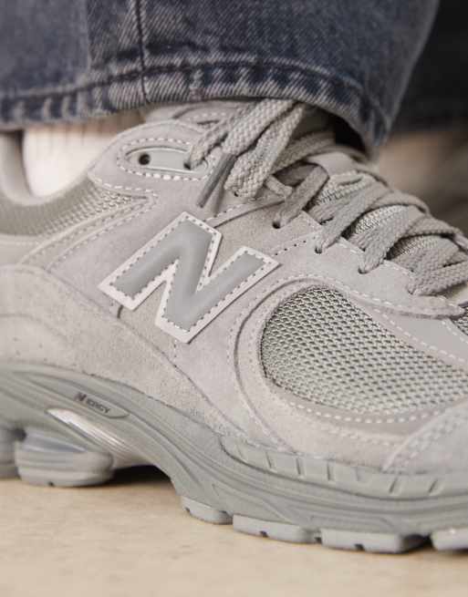 New Balance – 2002 – Sneaker in drei Grautönen, 3 von 5