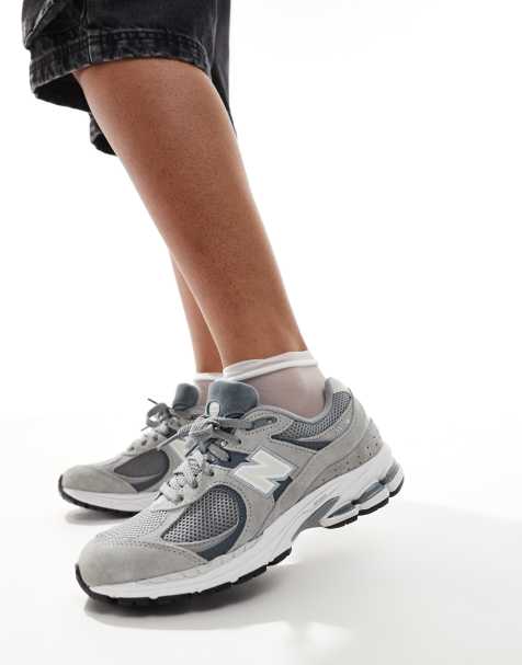 New Balance – 2002 – Sneaker in Grau und Weiß - view 1
