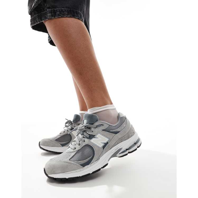New Balance – 2002 – Sneaker in Grau und Weiß | ASOS