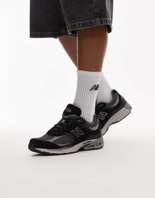 New Balance – 2002 – Sneaker in Schwarz und Grau - view 1