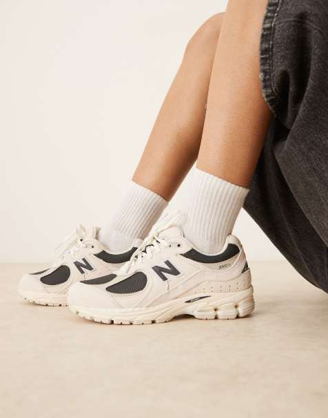 New Balance - 2002 - Sneakers in beige en zwart - view 1