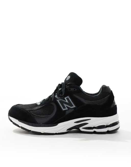 New Balance 2002 sneakers in black | ASOS
