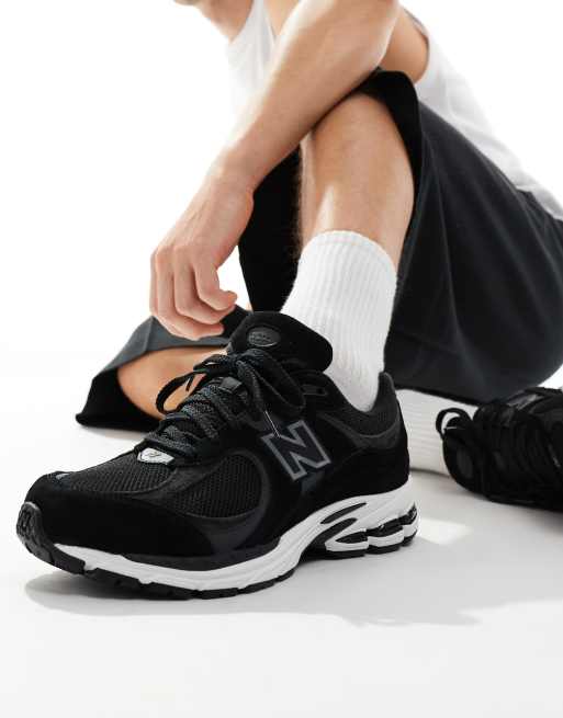 New Balance 2002 sneakers in black