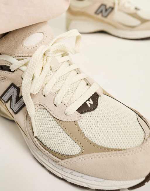 New Balance - 2002 - Sneakers in bruin, exclusief bij ASOS, 3 van 4
