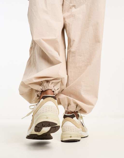 New Balance - 2002 - Sneakers in bruin, exclusief bij ASOS, 4 van 4