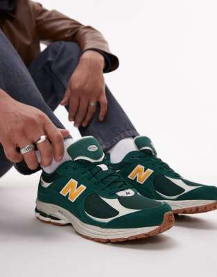 New Balance - 2002 - Sneakers in collegestijl in groen en goud, exclusief bij CerbeShops