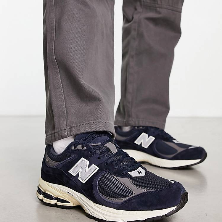 New Balance 2002 sneakers in dark blue