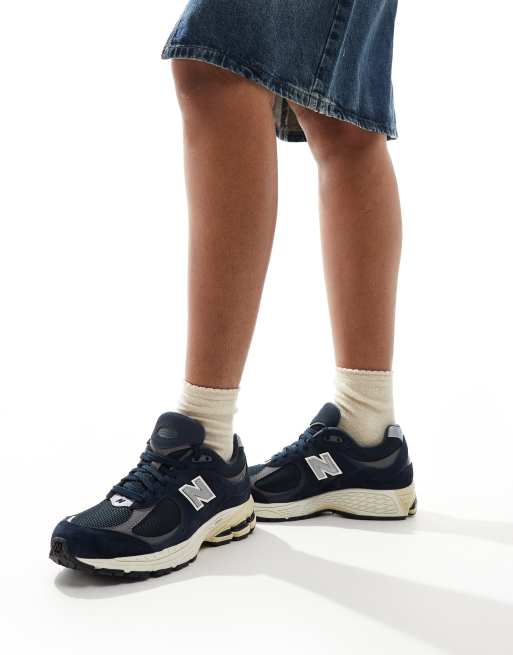 New balance hotsell dark blue shoes