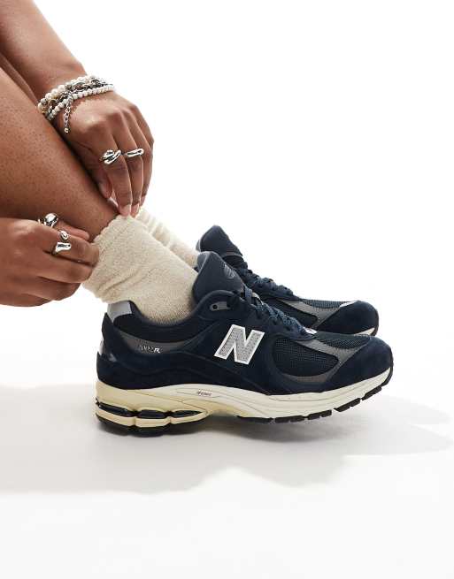 New Balance 2002 Sneakers in donkerblauw ASOS