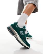 New Balance 1906R sneakers in silver and black 