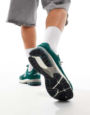 New Balance 2002 sneakers in green multi