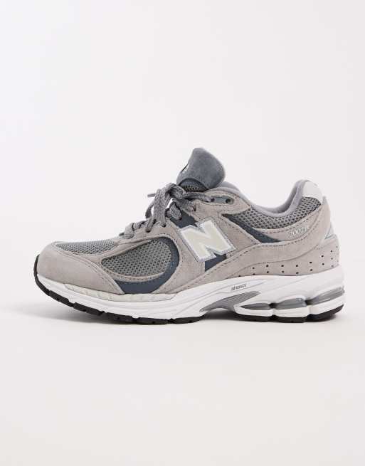 New Balance 2002 sneakers in grey and white, 2 of 5