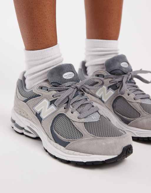 New Balance 2002 sneakers in grey and white, 3 of 5
