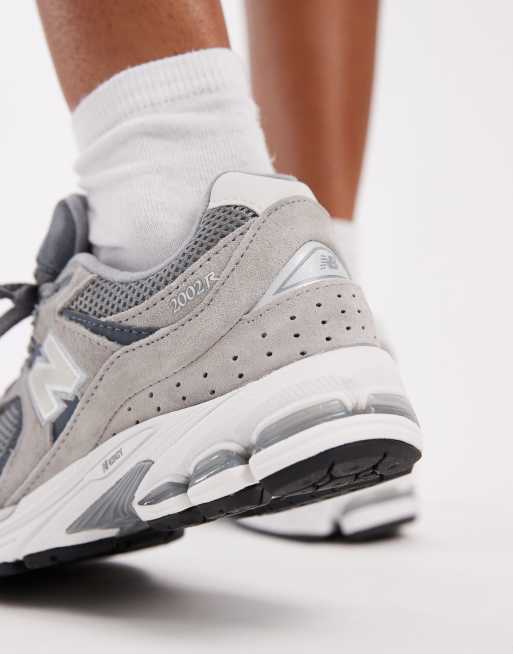 New Balance 2002 sneakers in grey and white, 4 of 5
