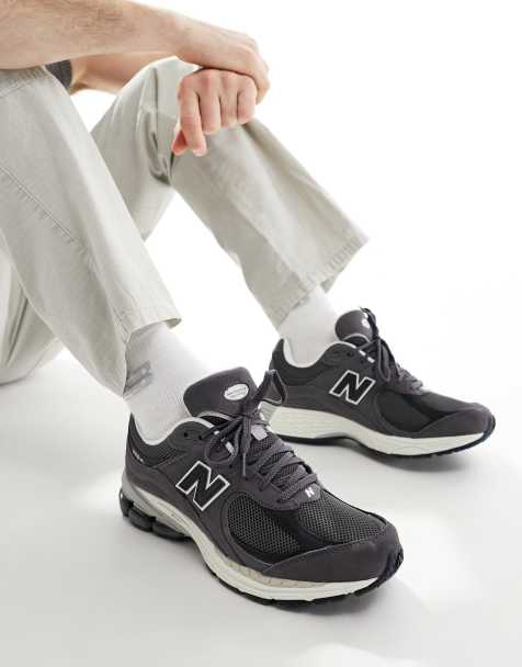 New Balance 2002 sneakers in grey - view 1
