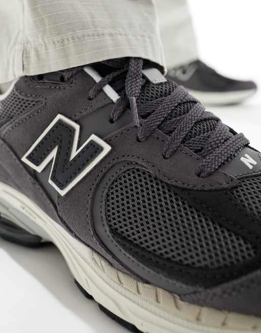 New Balance 2002 sneakers in grey, 4 of 5