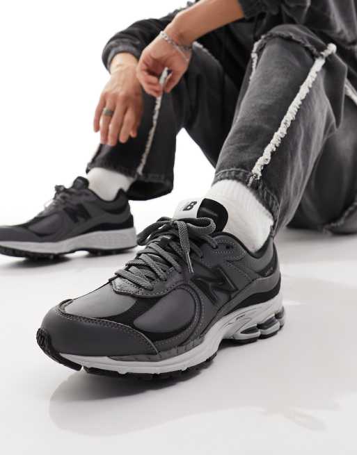 New Balance 2002 - Sneakers in grijs