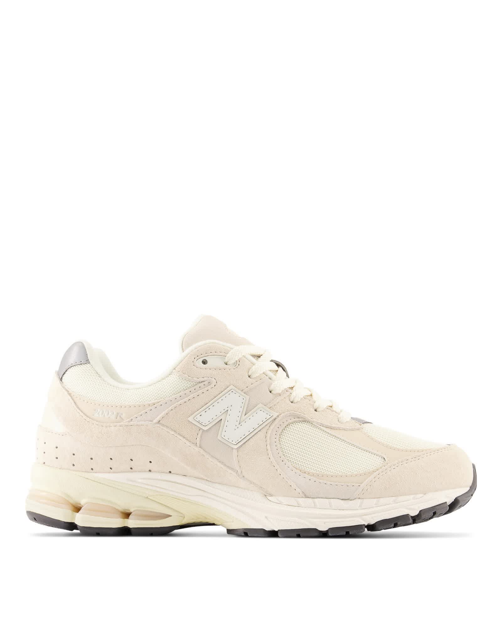 Кроссовки New Balance 2002 в песочном цвете 17790₽