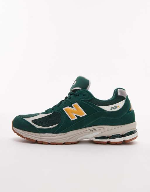 New Balance - 2002 - Sneakers stile college verdi e oro - In esclusiva per ASOS, 2 di 5
