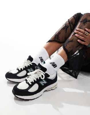 New Balance 2002 trainers in black and white