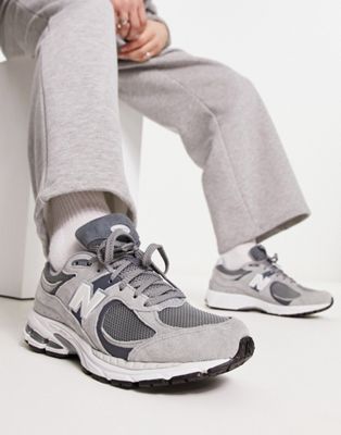 New Balance 2002 trainers in grey and white