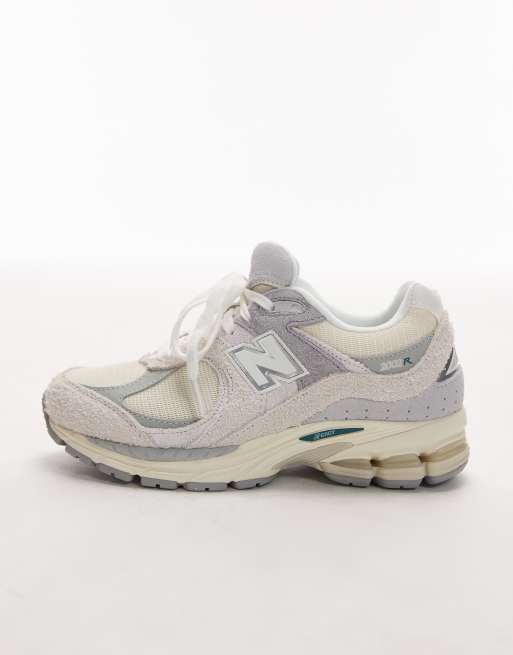 New Balance 2002 trainers in off white and grey, 2 of 5