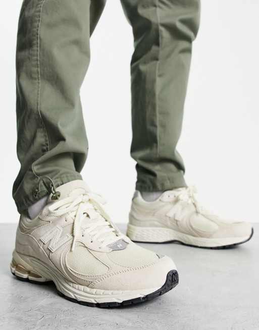 New Balance 2002 trainers in off white