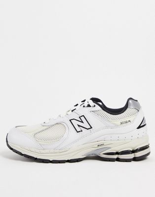 New Balance 2002 trainers in White | ASOS