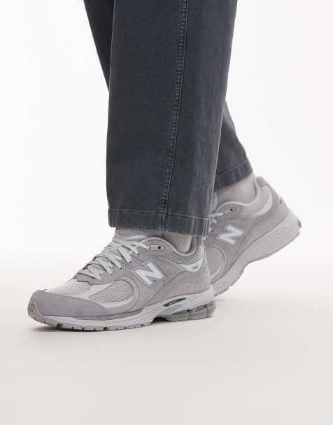 New Balance 2002 unisex trainers in white and grey - view 1