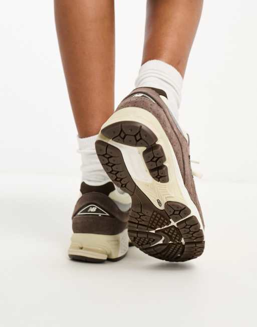 New Balance 2002R sneakers in brown - Exclusive to ASOS