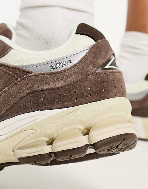 New Balance 2002R sneakers in brown - Exclusive to ASOS