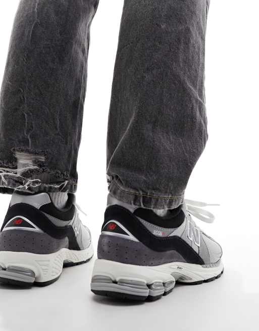 New Balance 2002R sneakers in gray with black detail, 3 of 5