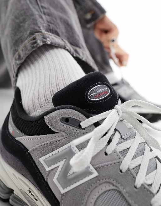 New Balance 2002R sneakers in gray with black detail | ASOS