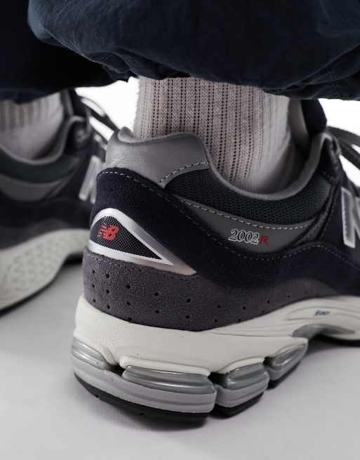 New Balance 2002R sneakers in navy with white detail | ASOS