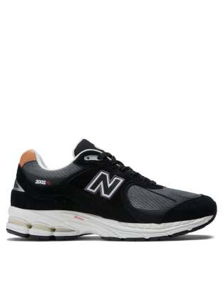 new balance 2002r leather trainers in black