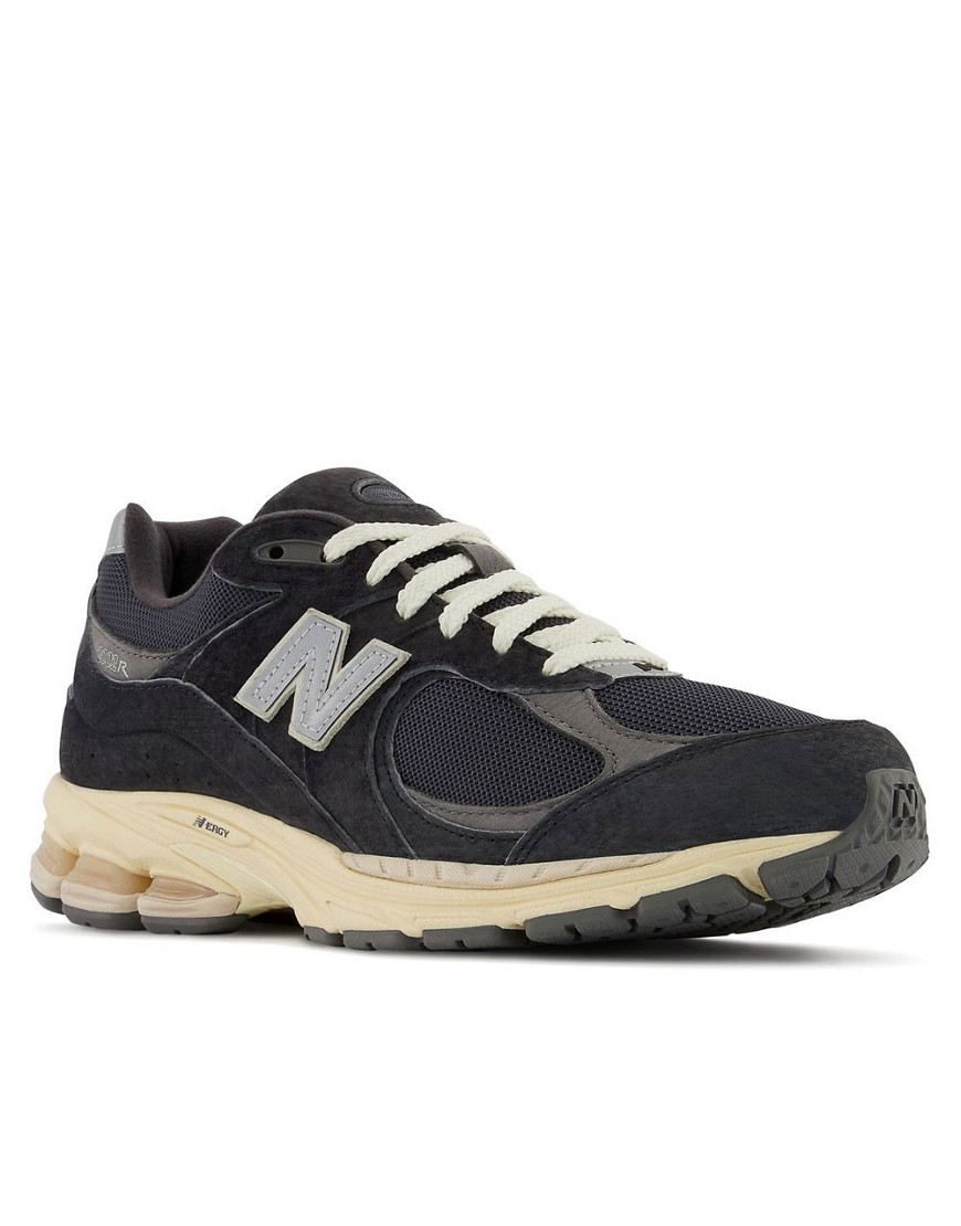 New Balance 2002r trainers in black