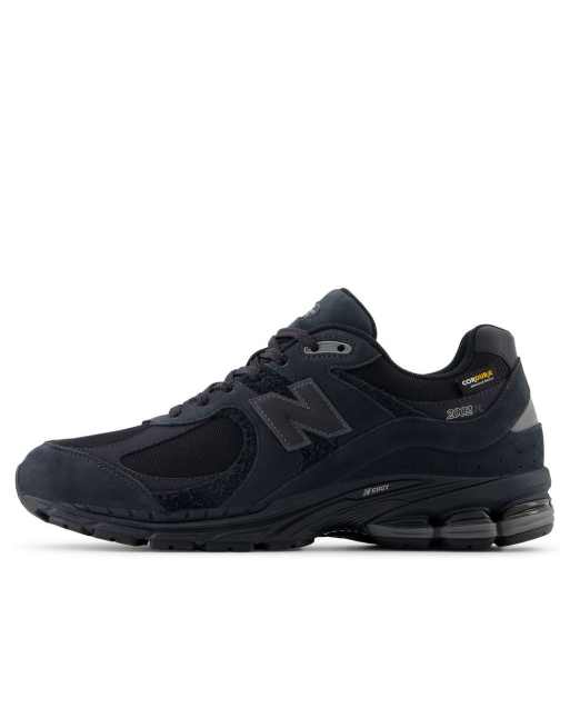 New Balance 2002r trainers in black